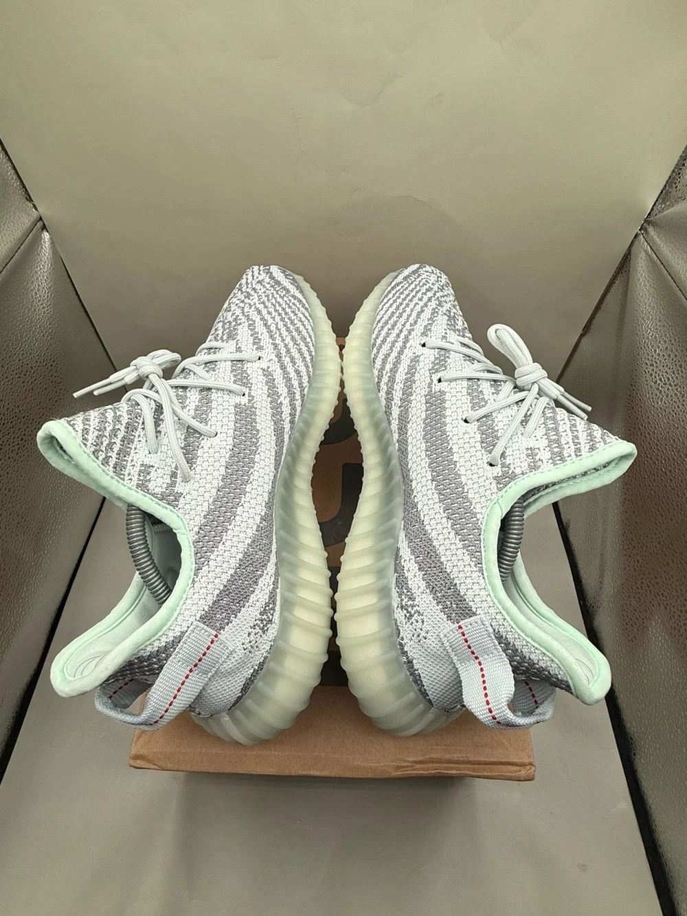 Adidas Yeezy Boost 350 V2 Blue Tint Men Size 11 Brand New